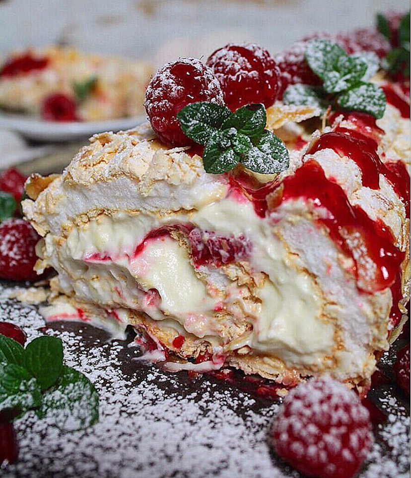 Marängrulle med hallon och vit choklad