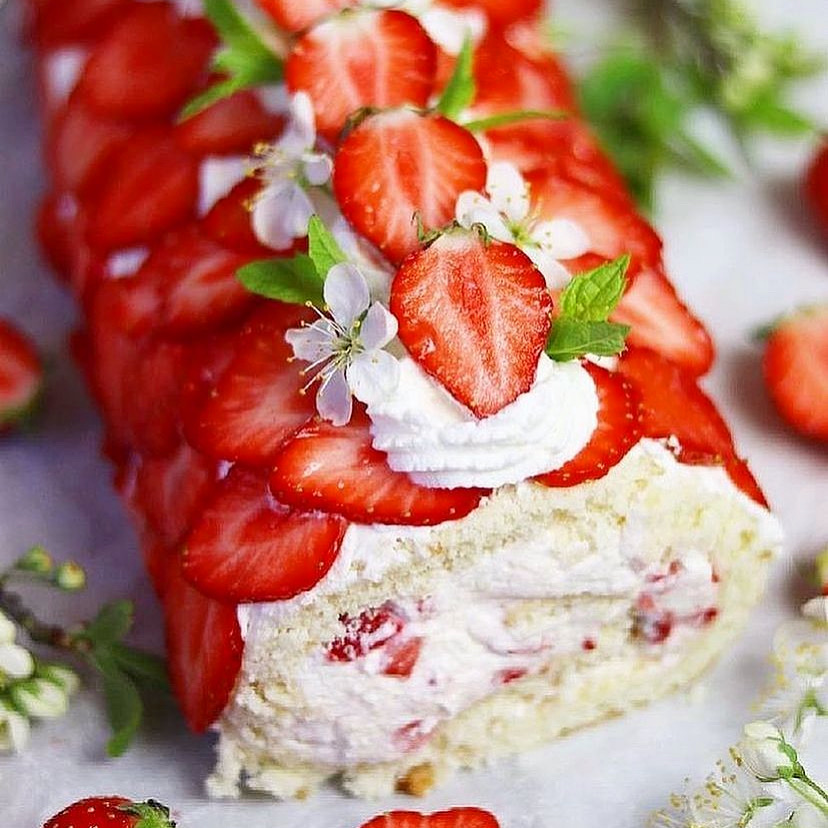 Jordgubbsrulltårta Thumbnail