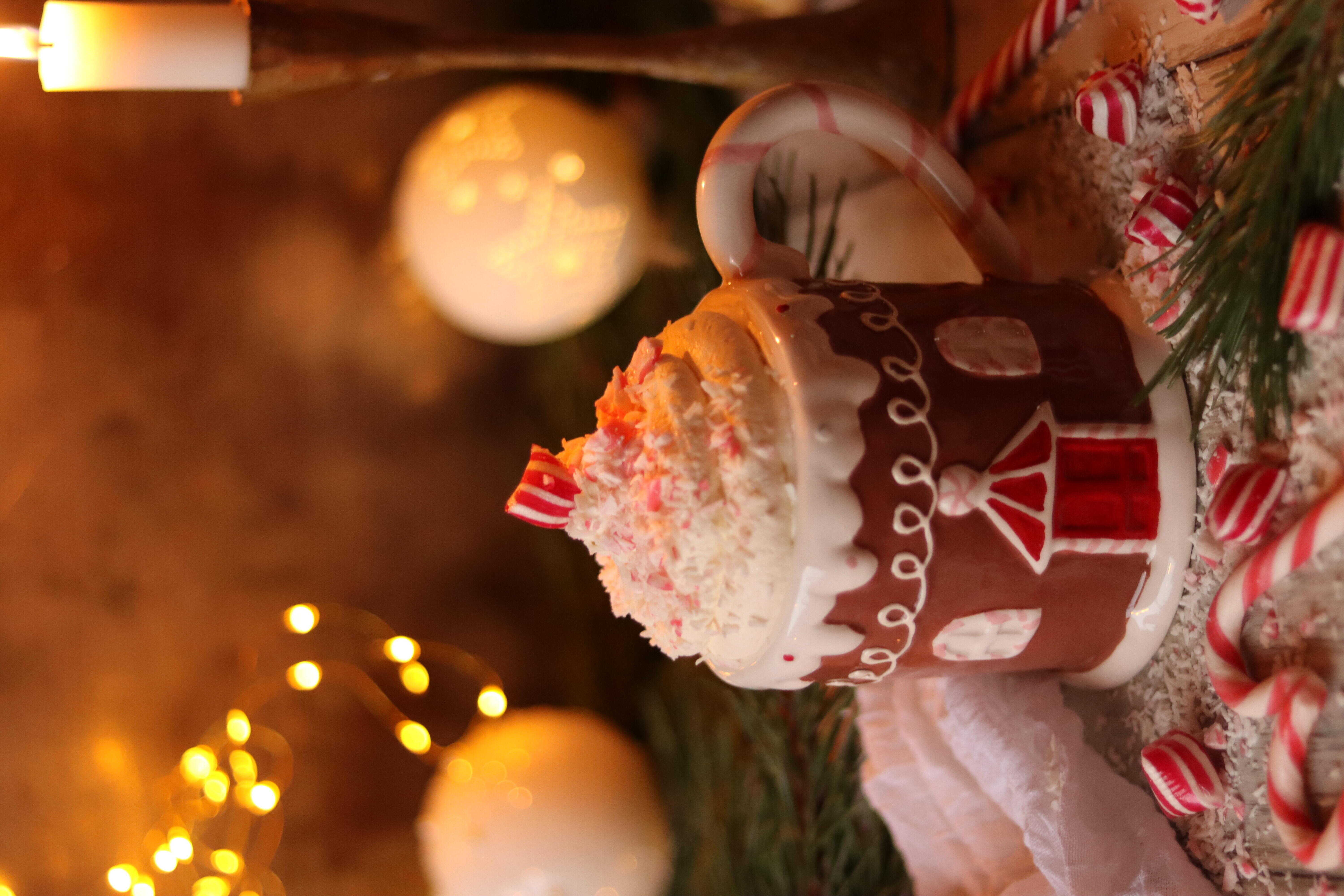 Varm vit choklad med polkagris Thumbnail