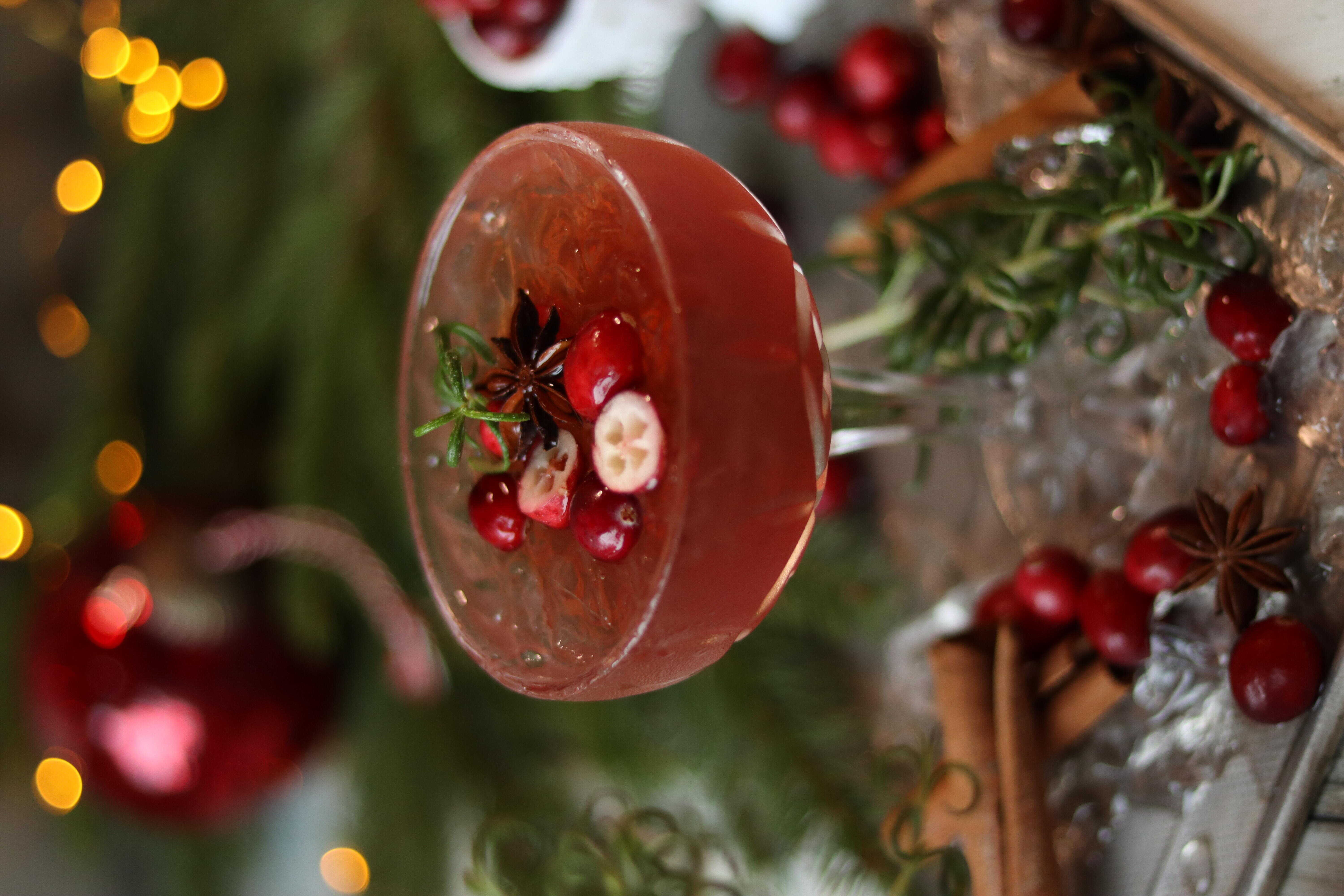 Kall rosé- och tranbärsglögg Thumbnail